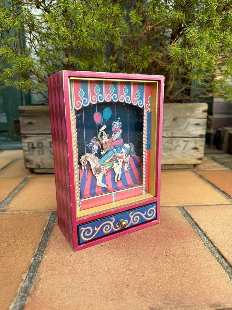 Leuk retro vintage speeldoos speeldoosje mer beweging, Verzamelen, Overige Verzamelen, Ophalen of Verzenden, Zo goed als nieuw