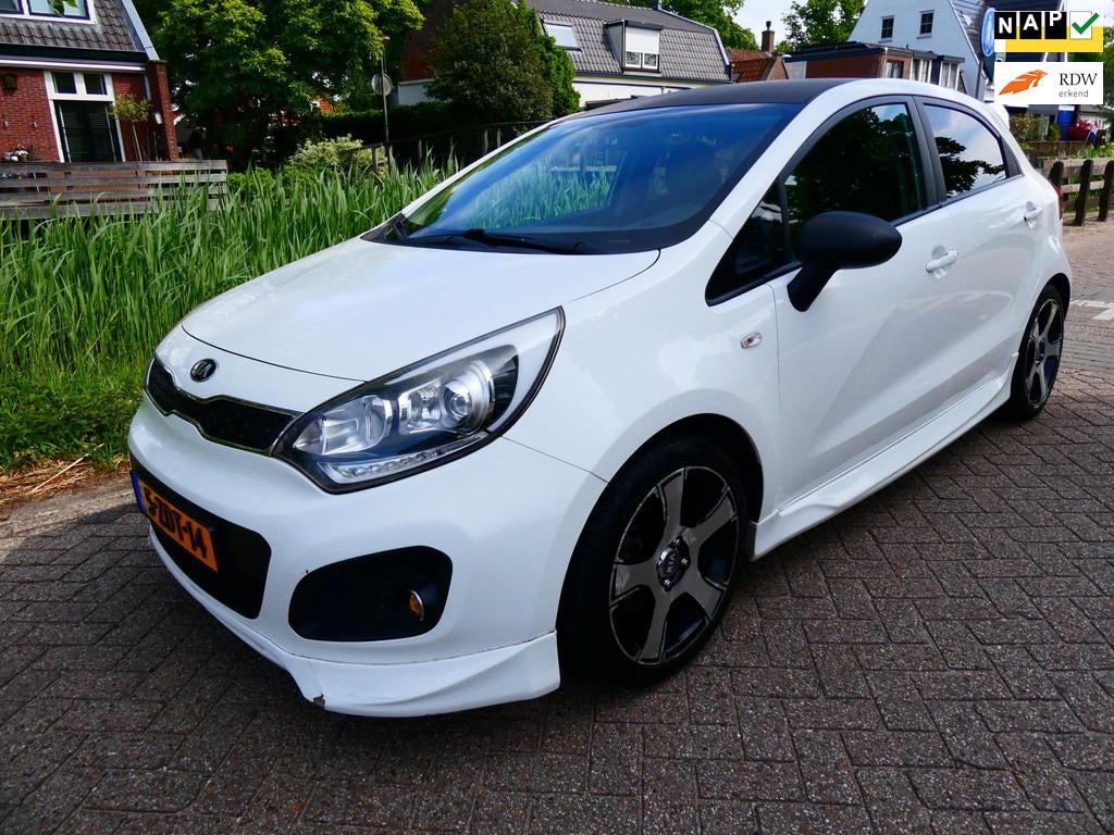 Kia Rio 1.4 CVVT 110pk Airco Cruise Navi Spoilerpakket Histo, Auto's, Voorwielaandrijving, Euro 5, 4 cilinders, 1396 cc