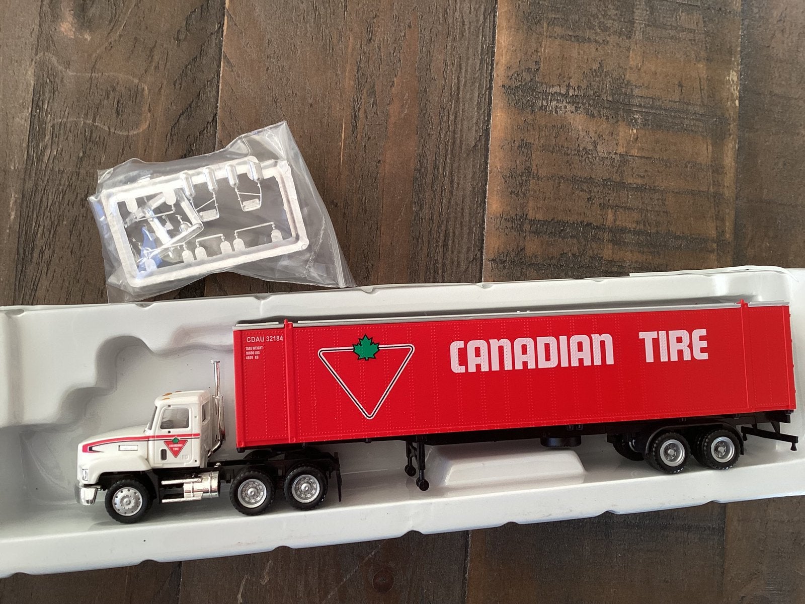 Herpa / Promotex USA : Mack container truck “Canadian Tire”, Hobby en Vrije tijd, Locomotief, Bachmann, Gelijkstroom of Wisselstroom