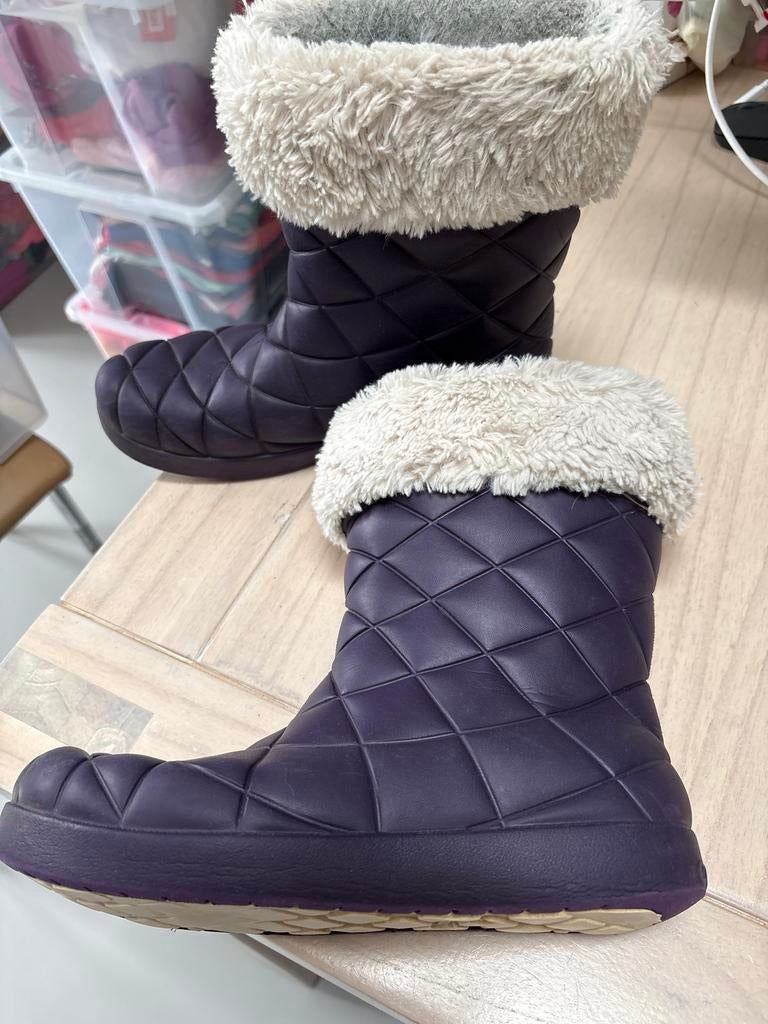 Crocs paarse gevoerde laarzen W8, Kinderen en Baby's, Ophalen of Verzenden, Gebruikt, Meisje, Laarzen
