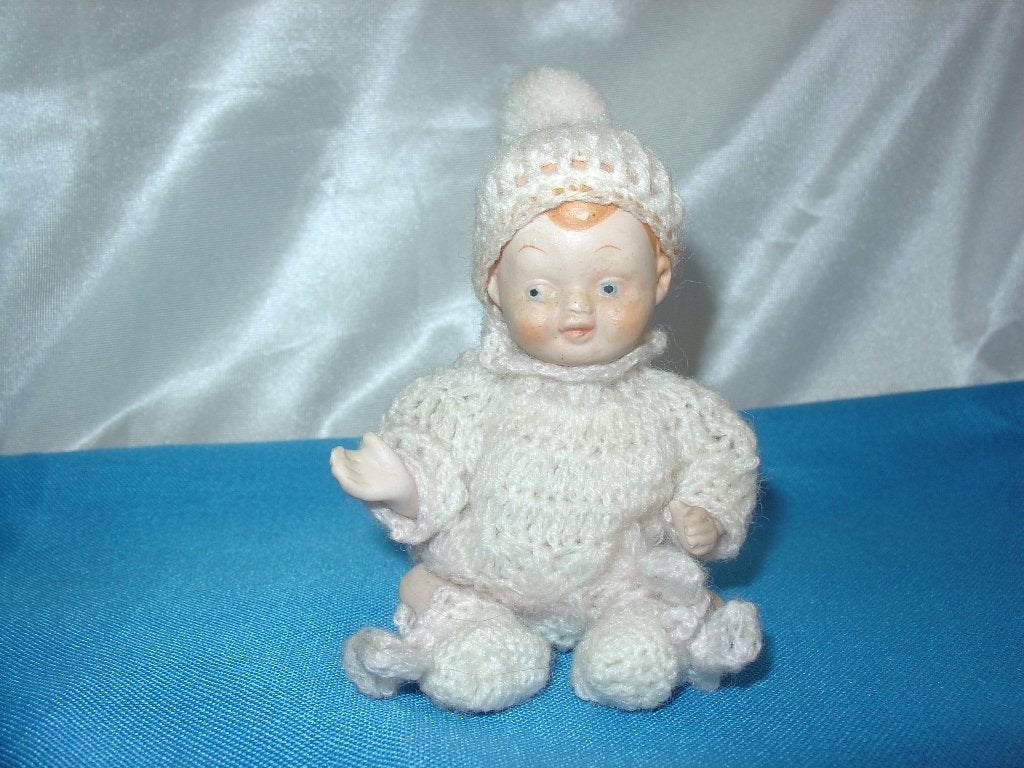 babypopje porselein, Ophalen of Verzenden, Zo goed als nieuw, Pop