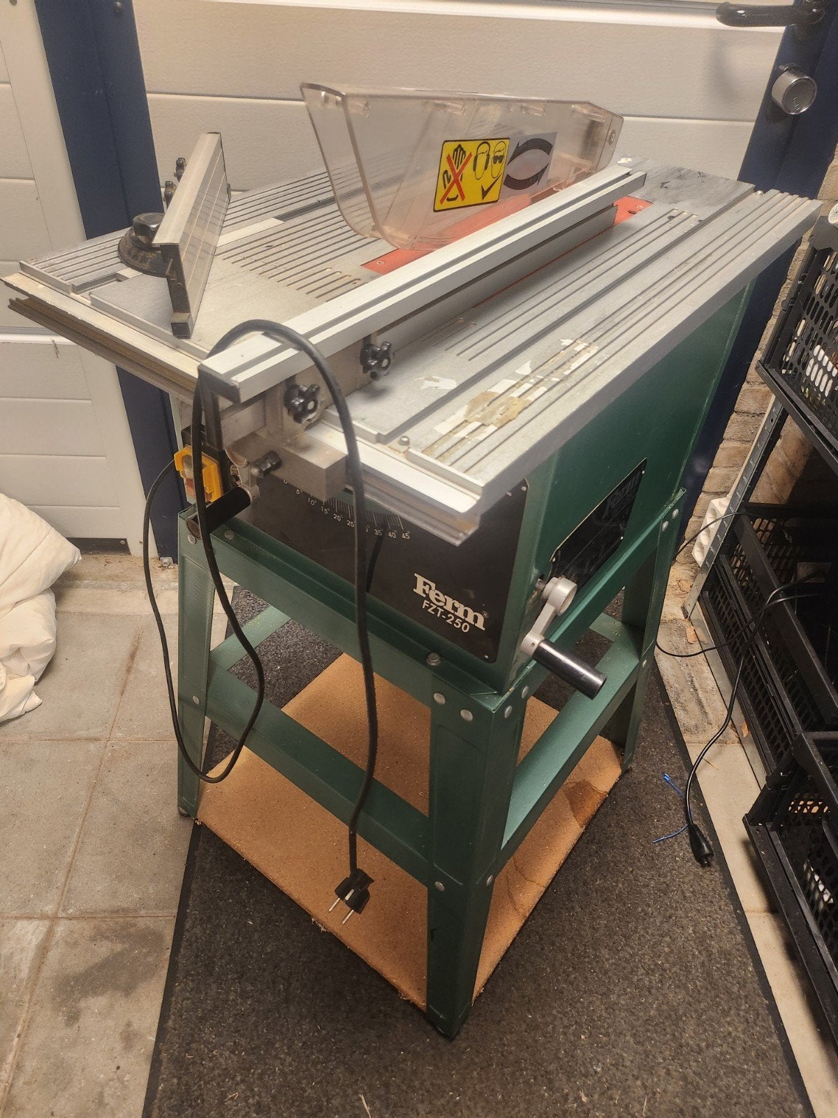 Ferm FZT-250 Tafel in goede staat!, Ophalen, Gebruikt, Cirkelzaag, 600 tot 1200 watt