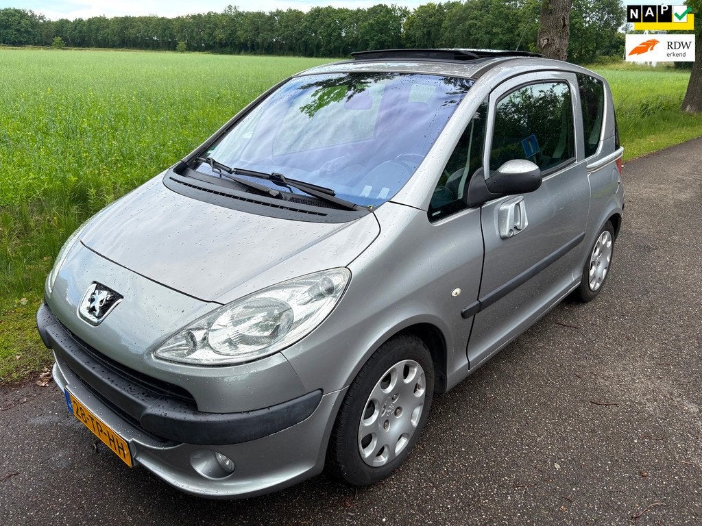 Peugeot 1007 1.6-16V Sesam Gentry Airco/Automaat/Opendak/Cru, Auto's, Gebruikt, 4 cilinders, 4 stoelen, Zwart