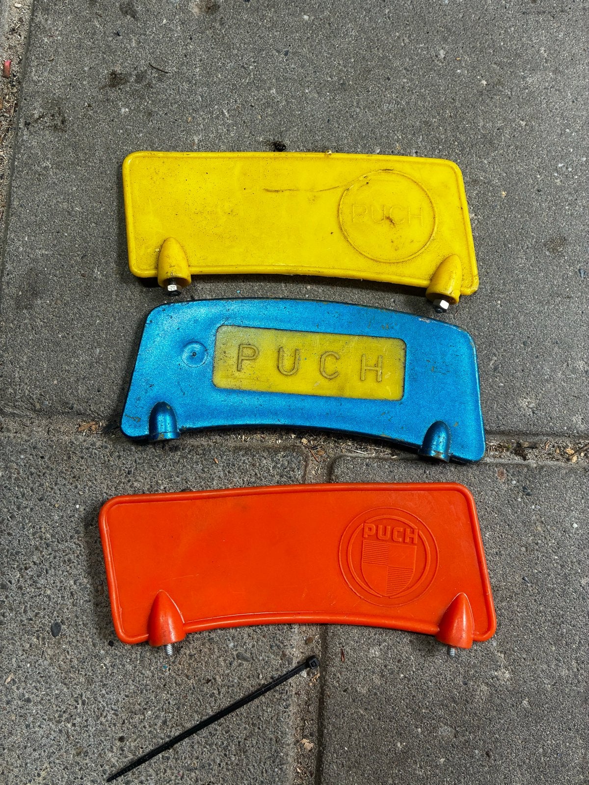 Puch Maxi Voorspatbord plaatje Oranje/Geel met Puch Logo, Ophalen of Verzenden, Gebruikt, Overige typen