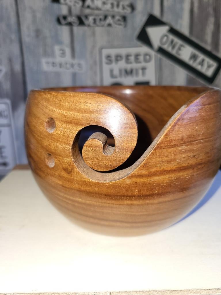 Houten garenkom voor breien en haken, Ophalen of Verzenden, Zo goed als nieuw, Breien of Haken, Overige typen