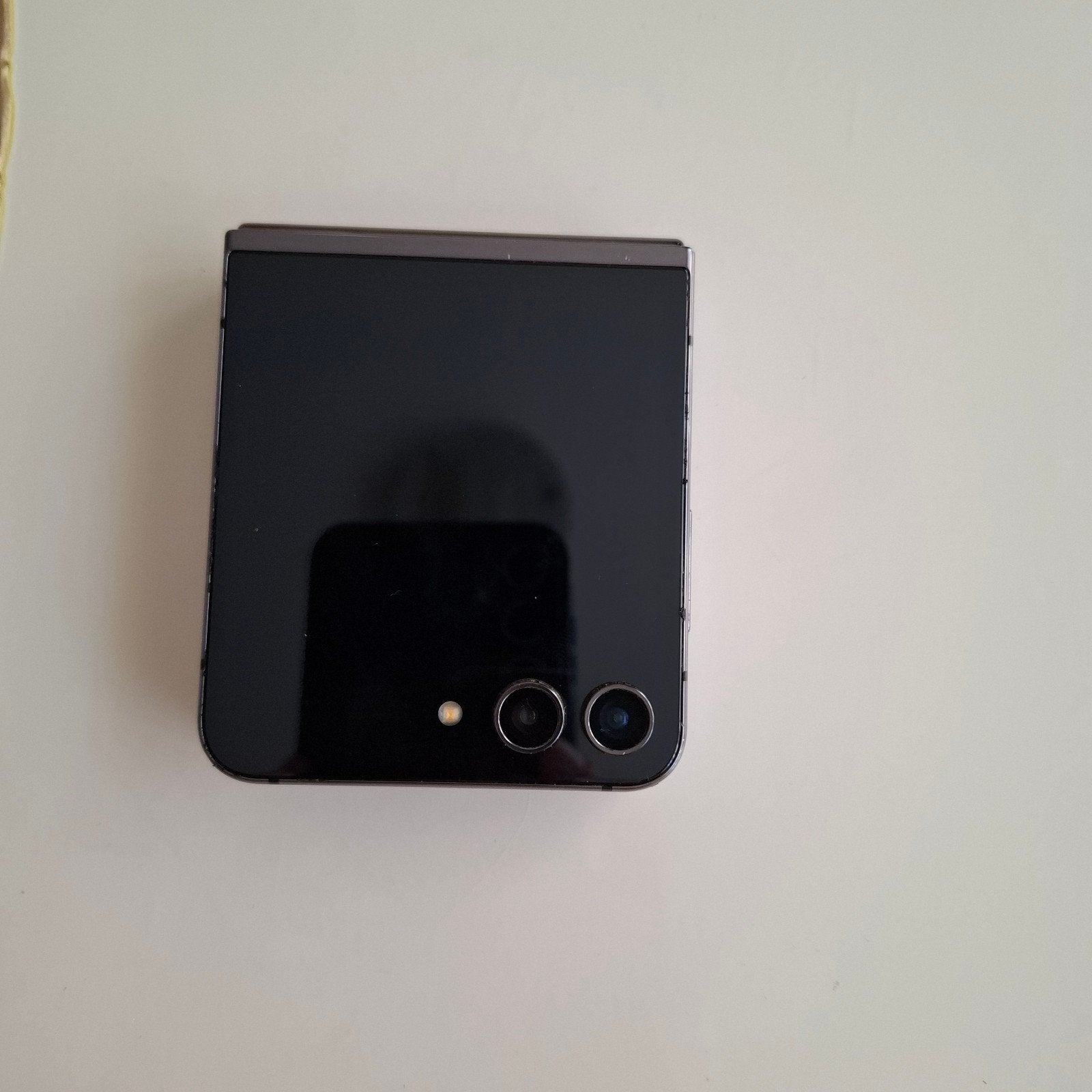 Foto 3 van Samsung Galaxy Z Flip 3 Zwart - Zo goed als nieuw
