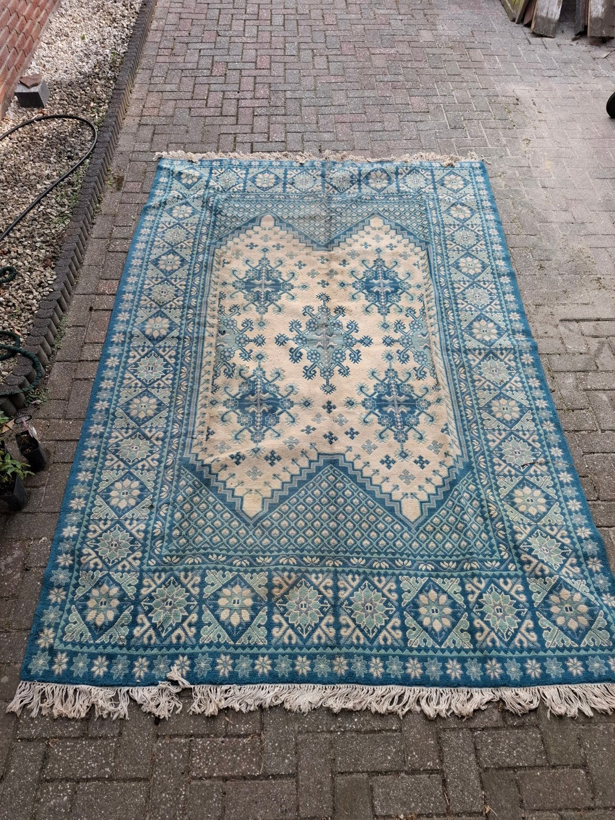 Tapijt uit Tunesië heeft schoonmaakbeurt nodig, Ophalen, Gebruikt, Blauw, Perzisch