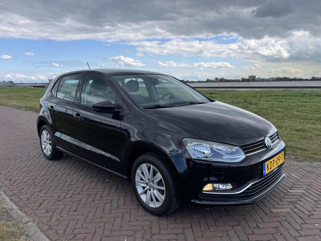 Volkswagen Polo 1.0 Bluemotion AIRCO|CARPLAY|CAMERA|NW APK, Auto's, Stof, Gebruikt, Zwart, Handgeschakeld