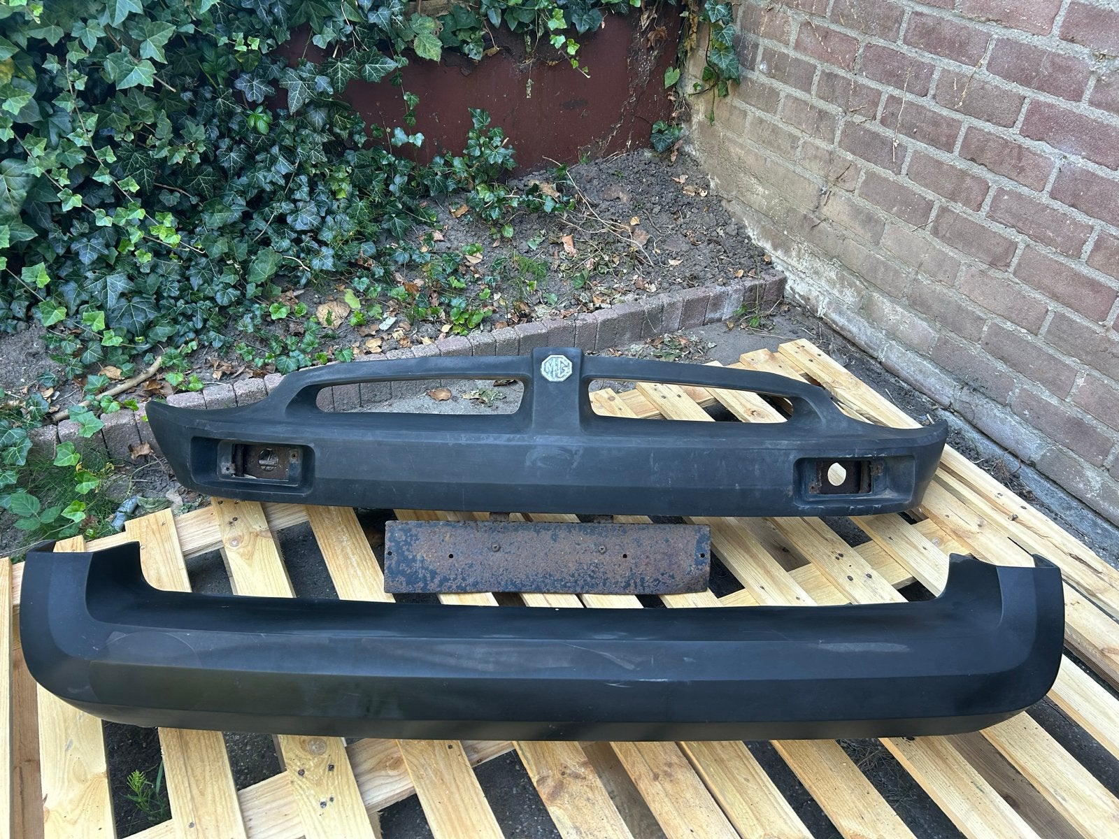 Originele rubberen bumpers MG B Roadster / GT (1974-1980), Gebruikt, Voor, Ophalen of Verzenden, Bumper