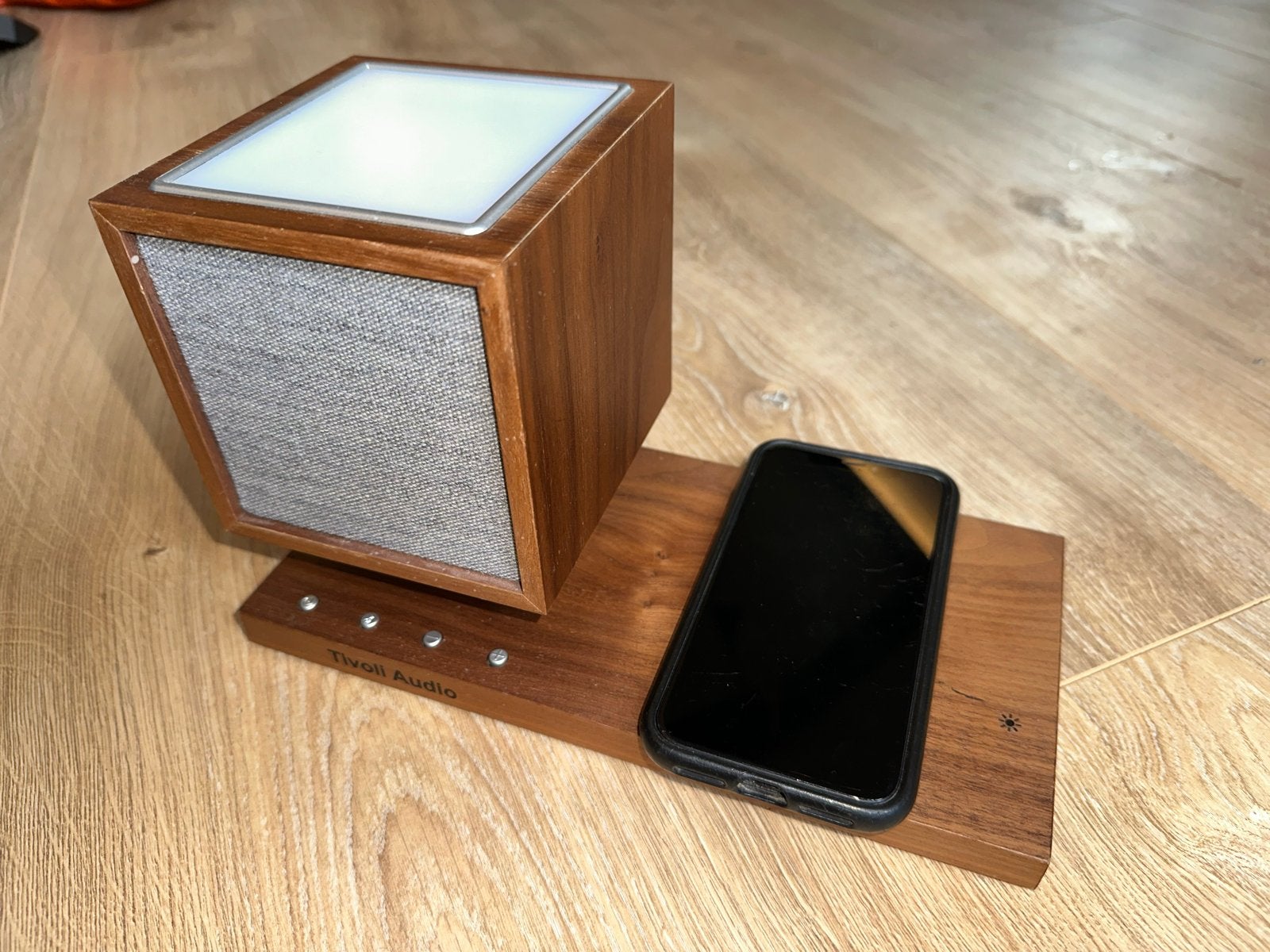 Tivoli Audio REVIVE Speaker met draadloos opladen en licht, Overige merken, Slimme speaker, Ophalen of Verzenden, Zo goed als nieuw