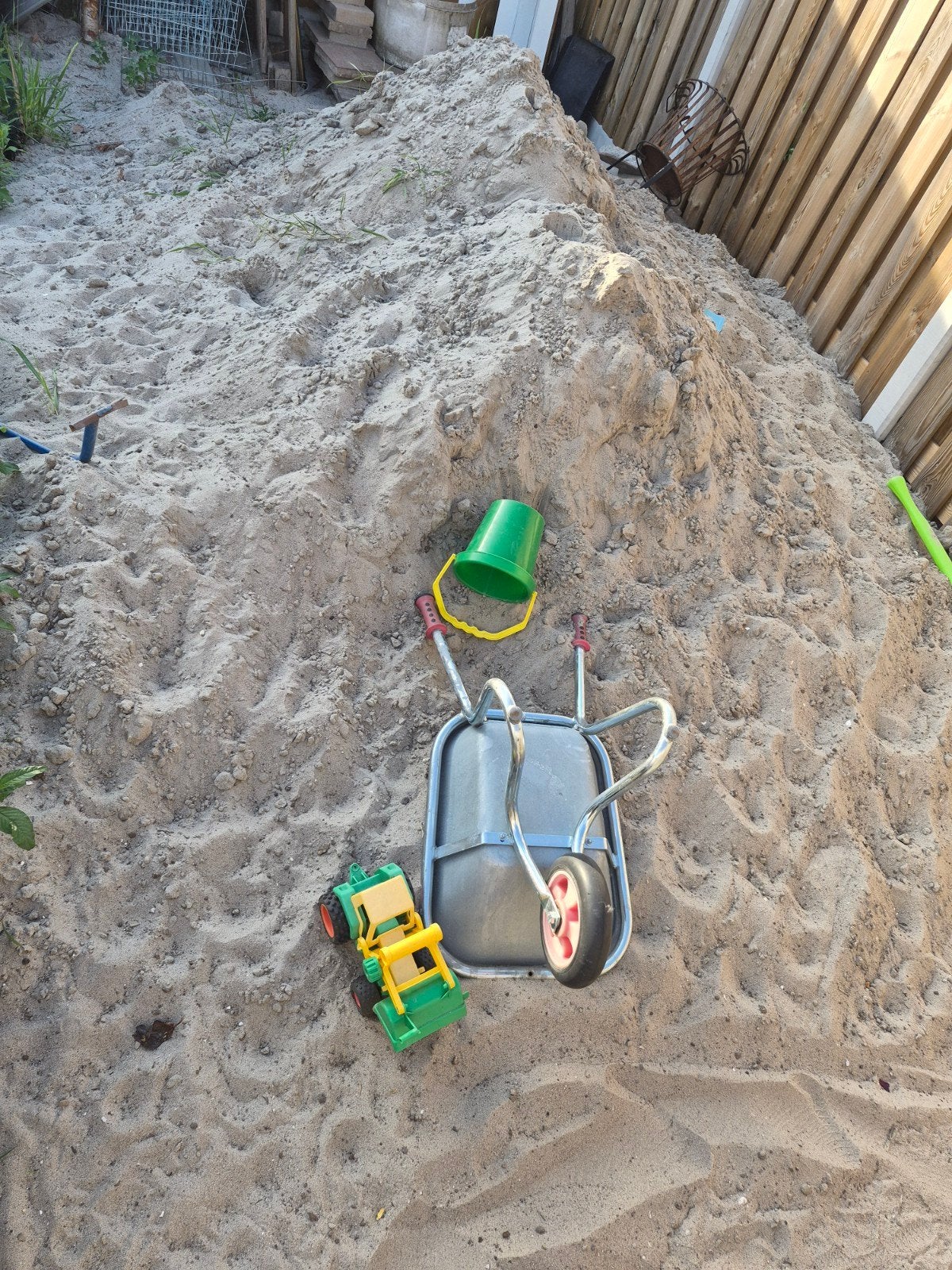 Grote berg zand - Ideaal voor tuin of terras., Ophalen, Gebruikt, Ophoogzand