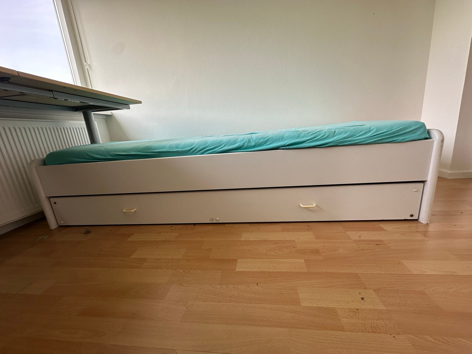 Eenpersoonsbed met uitschuifbare logeerplaats in de lade, Ophalen, Gebruikt, Eenpersoons, Wit