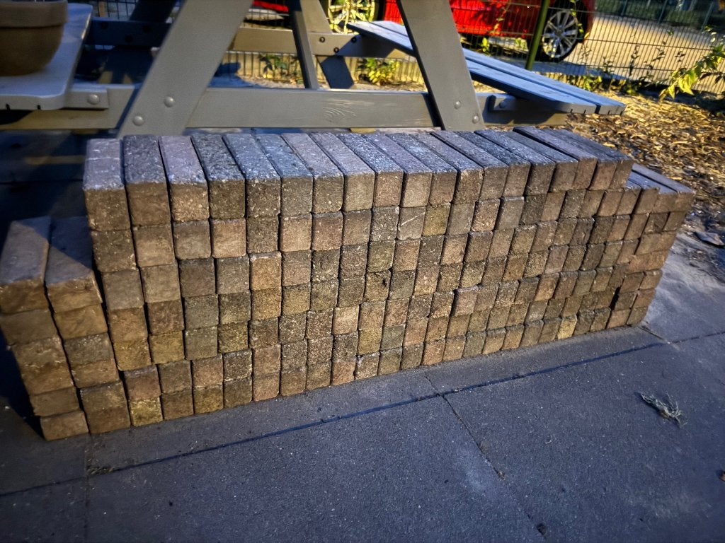 386 stuks betonnen klinkers 20Lx5Bx6H, Ophalen, Gebruikt, Beton, Klinkers