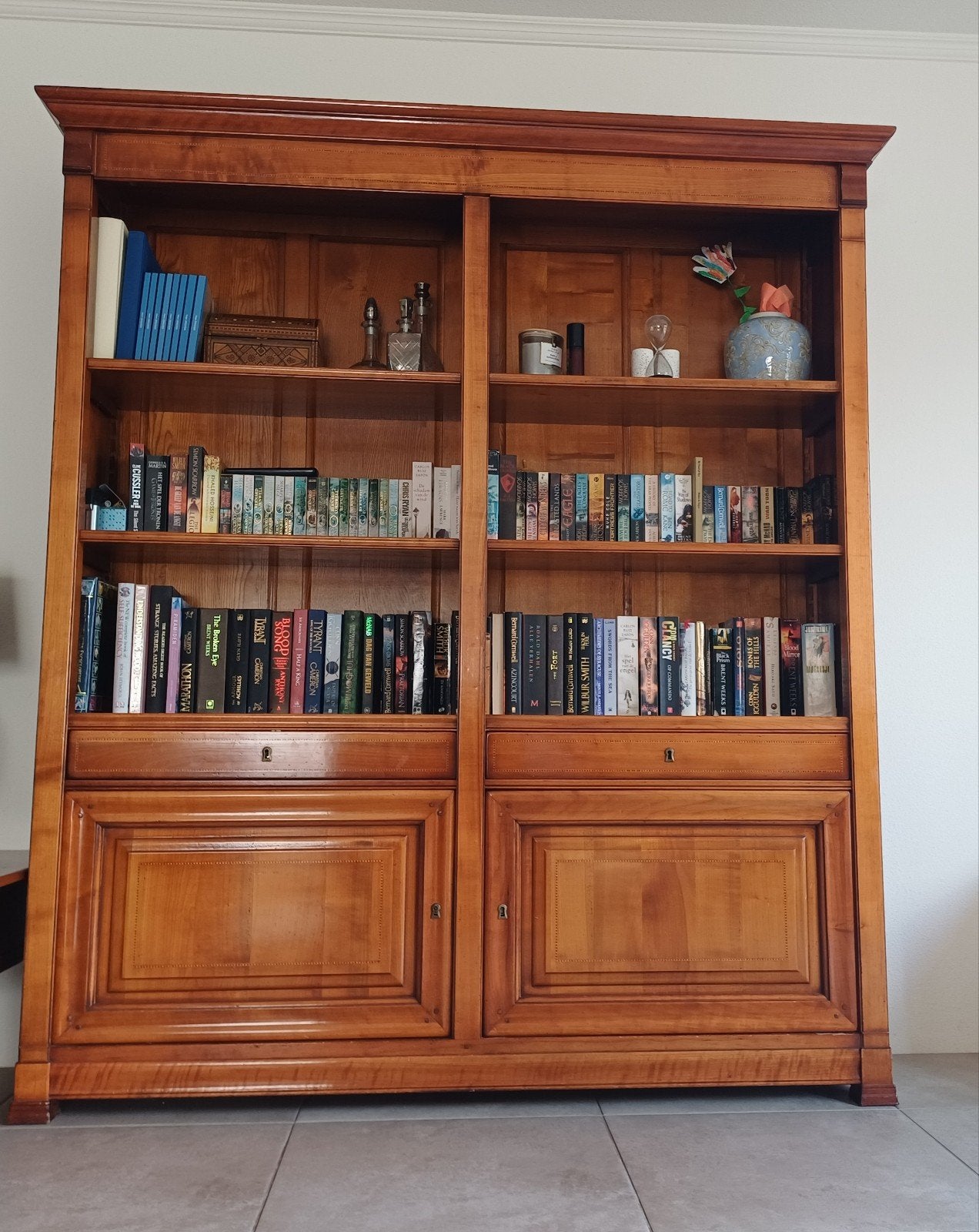 Massieve klassieke kersenhouten boekenkast / bibliotheekkast, Ophalen, Met deur(en), 200 cm of meer, 150 tot 200 cm