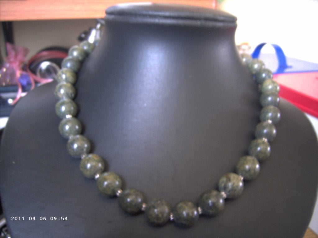 Een mooie Groene Serpentine Jaspis edelstenen ketting, Sieraden, Tassen en Uiterlijk, Verzenden, Overige materialen, Ketting, Met edelsteen