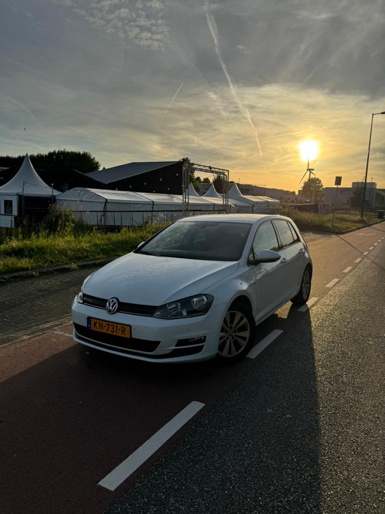 Volkswagen Golf 1.0 TSI Comfortline 116PK 2016 | NL auto, Auto's, Volkswagen, Voorwielaandrijving, Stof, 4 cilinders, 116 pk