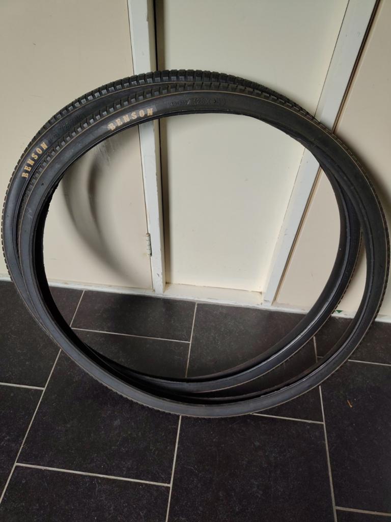2 nieuwe buitenbanden 28 x 1,5, Ophalen