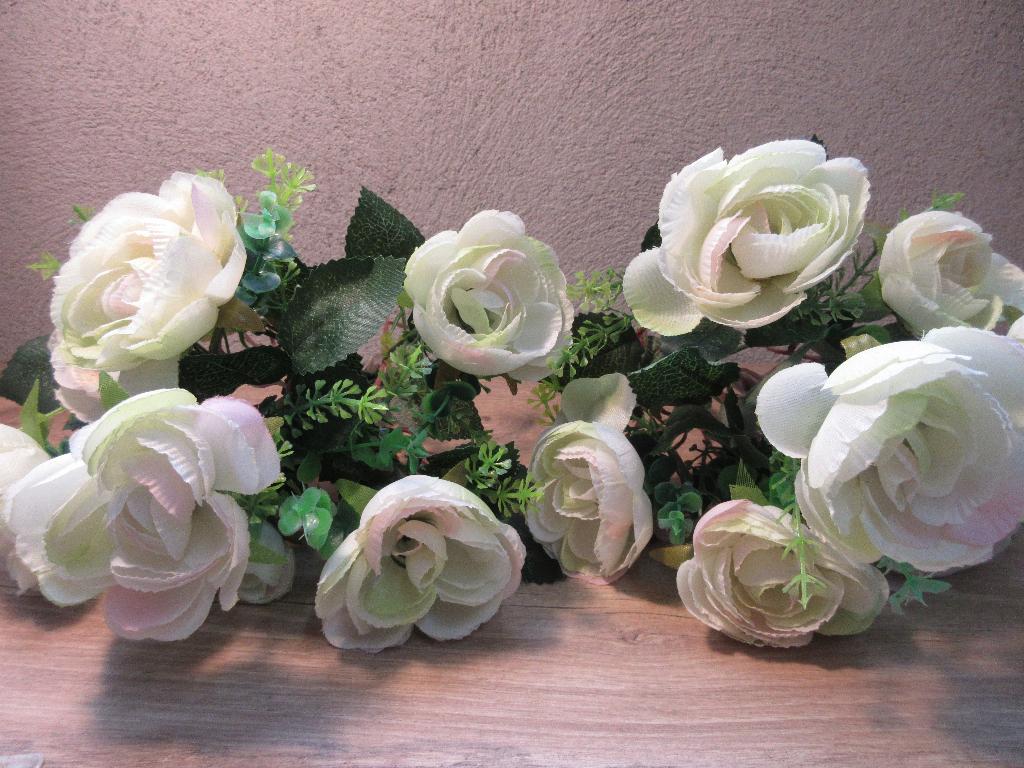 Kunstbloemen ranonkel, Ophalen of Verzenden, Zo goed als nieuw, Binnen