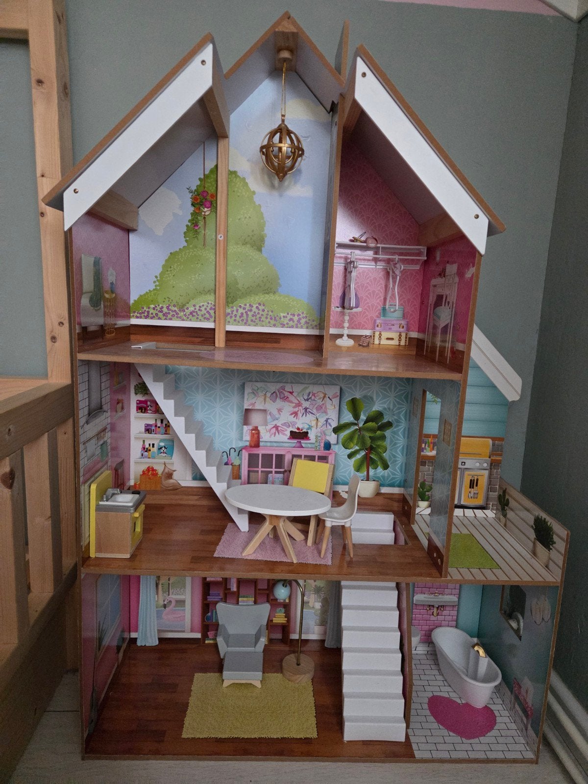 Groot en gedetailleerd poppenhuis met meubels, Ophalen, Poppenhuis