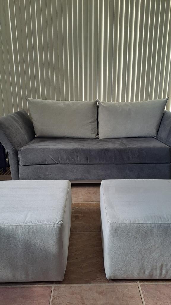 Kwaliteits-slaapbank met bijbehorende poefjes, Tuin en Terras, Tuinsets en Loungesets, Ophalen, Bank