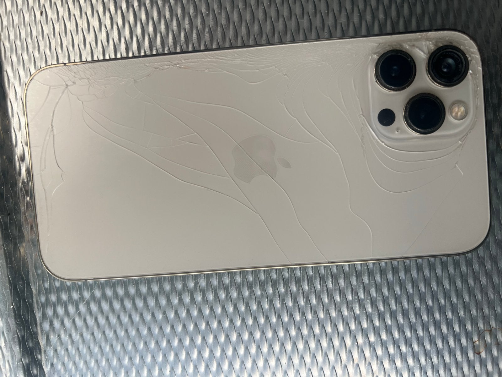 iPhone  12 pro max 128 gb met gebarsten achterkant,, Telecommunicatie, Mobiele telefoons | Apple iPhone, Ophalen of Verzenden
