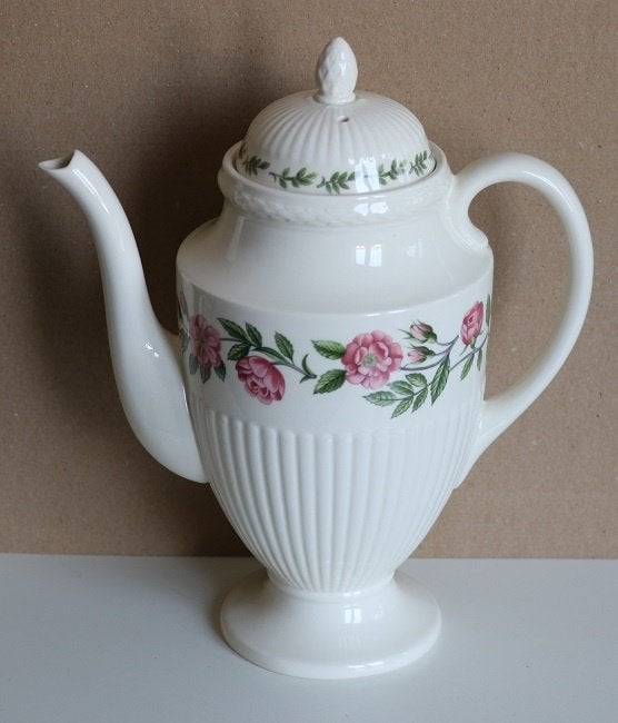 Wedgwood Rosalind koffiekan / koffiepot (theepot), Huis en Inrichting, Keuken | Servies, Ophalen of Verzenden, Zo goed als nieuw