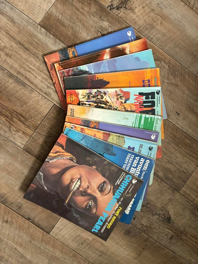 Diverse stripboeken: Asterix, Blueberry, Prins Valiant, Rood, Meerdere stripboeken, Ophalen of Verzenden, Gelezen