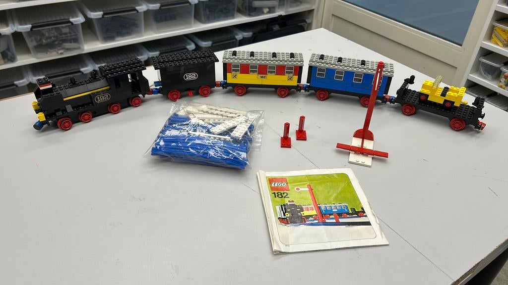 SB2902 Lego trein 182 4,5v + boekje, Ophalen of Verzenden, Zo goed als nieuw