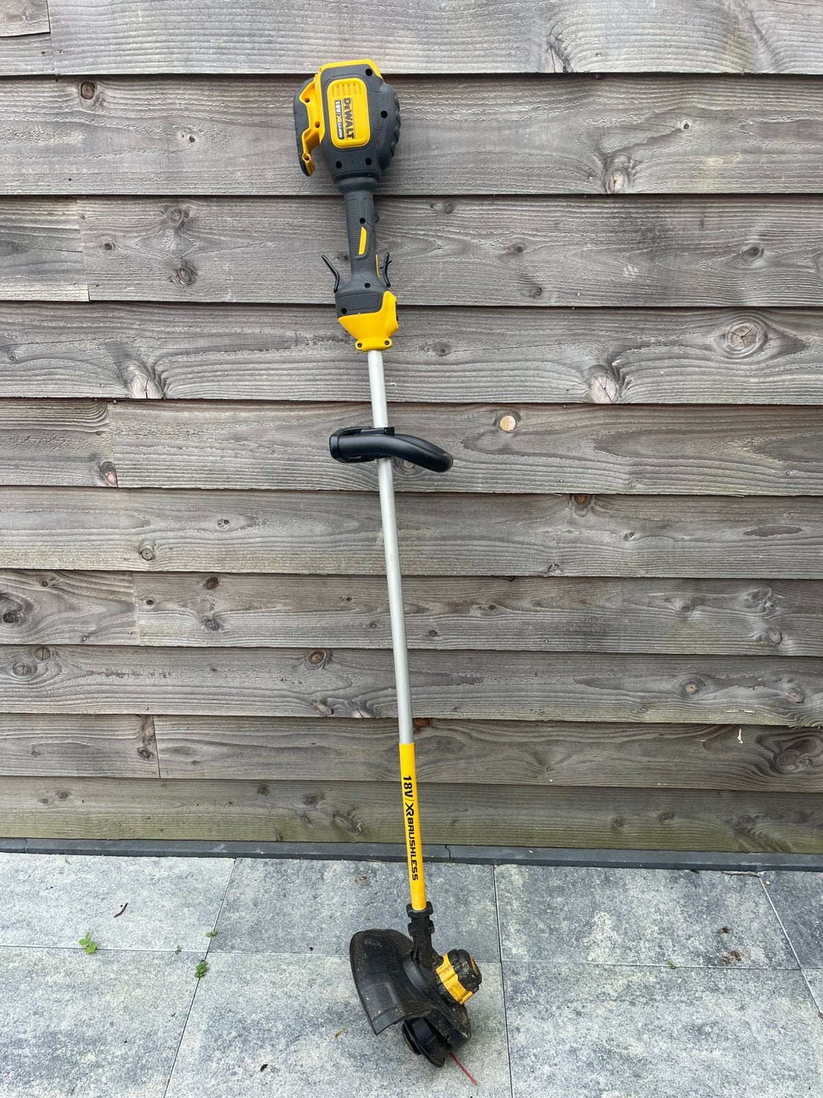 Nagenoeg nieuwe trimmer van Dewalt dcm561, Ophalen, Zo goed als nieuw, Elektrisch