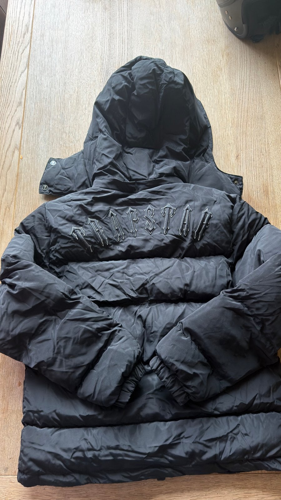 Trapstar Puffer Jacket Zwart - Stiksel los, Ophalen of Verzenden, Zo goed als nieuw, Maat 56/58 (XL), Zwart