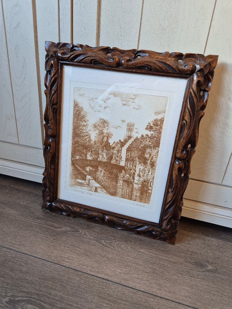 Ets 'Brugge' - Nadine Varewyck (in luxe baroklijst), Antiek en Kunst, Kunst | Etsen en Gravures, Ingelijst, Stadsgezicht, 41 cm