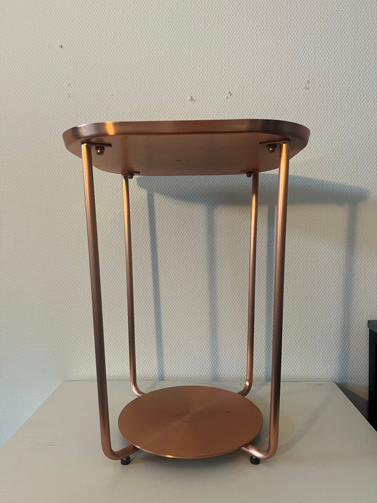 Koperkleurig bijzettafeltje met twee niveaus, Minder dan 55 cm, Gebruikt, Metaal of Aluminium, Rechthoekig