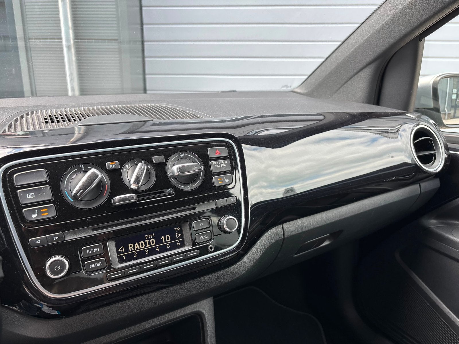 Foto 20 van Volkswagen Up! Club Up! Zwart5D
