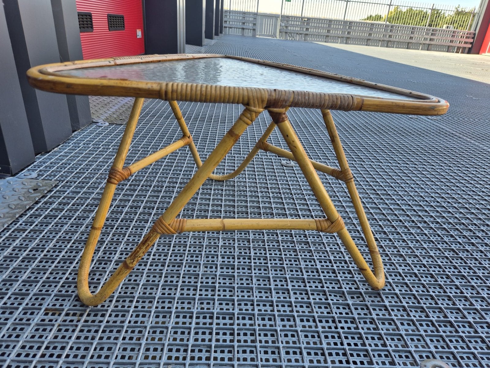 Rotan salontafel met glasplaat (gebruikssporen), Ophalen, Overige materialen, Gebruikt, 50 tot 100 cm