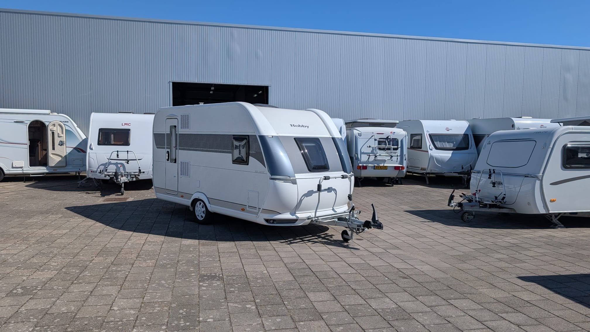 Hobby DE LUXE 400 SFE (bj 2023), Hordeur, Hobby, Bedrijf, Tot en met 3