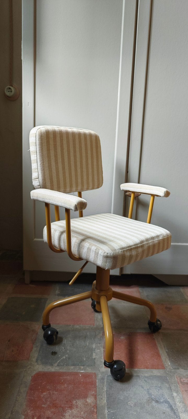 Mooie nieuwe Zara Home kinder bureaustoel, Ophalen, Nieuw, Beige, Bureaustoel