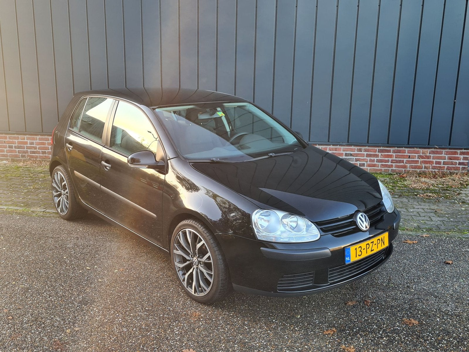Volkswagen Golf 1.4 16V 2005 Zwart, Voorwielaandrijving, 74 pk, 4 cilinders, 610 kg