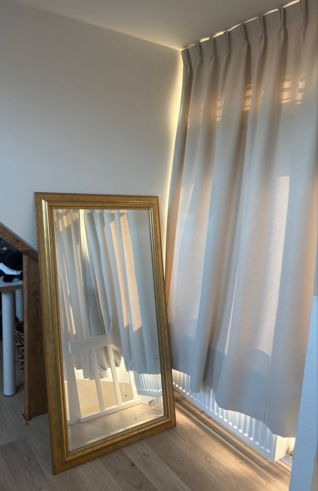 Gouden spiegel met sierlijke lijst - 134x75 cm, Ophalen, Gebruikt, 100 tot 150 cm, 75 tot 100 cm