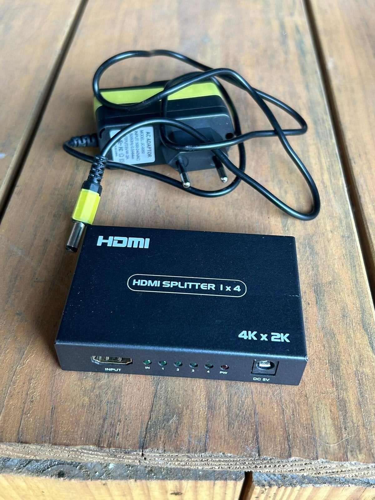 HDMI 4-Port Splitter / Distributeur (1 ingang, 4 uitgangen), Computers en Software, Geheugenkaartlezers, Ophalen, Zo goed als nieuw
