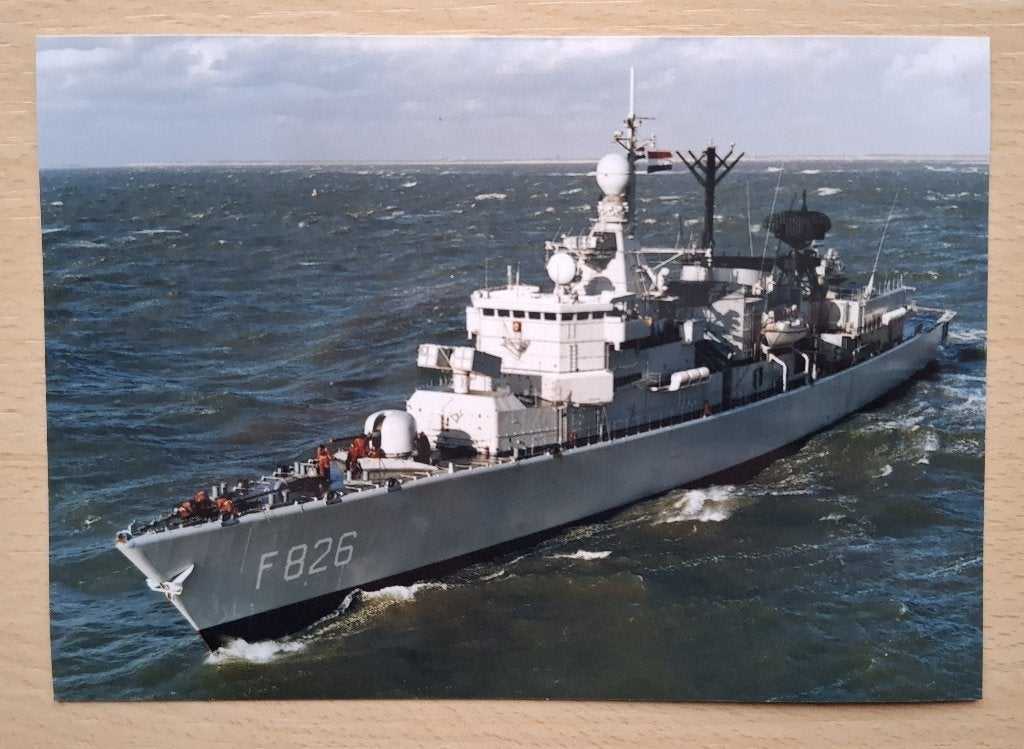 Foto marine: Hr.Ms. Pieter Florisz (F826), Verzamelen, Verzenden, Marine, Nederland, Foto of Poster