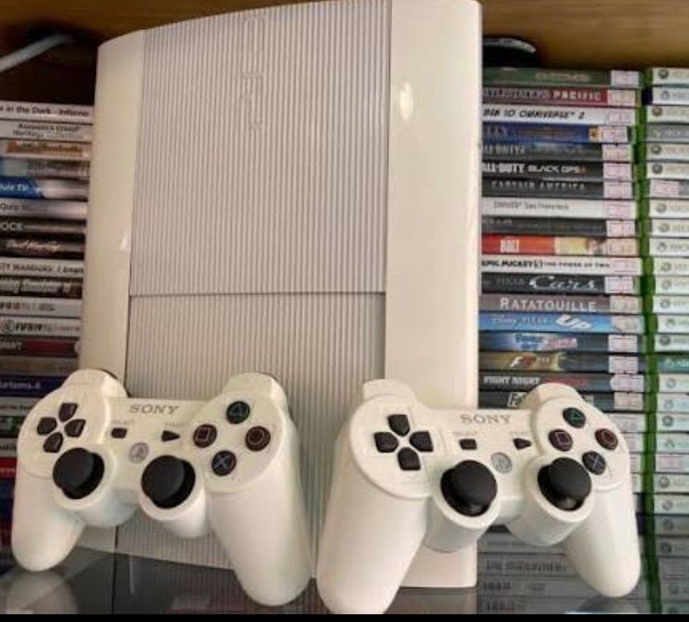 Wit witte Ps3 superslim en 2 controllers, Spelcomputers en Games, Spelcomputers | Sony PlayStation 3, Ophalen, Zo goed als nieuw