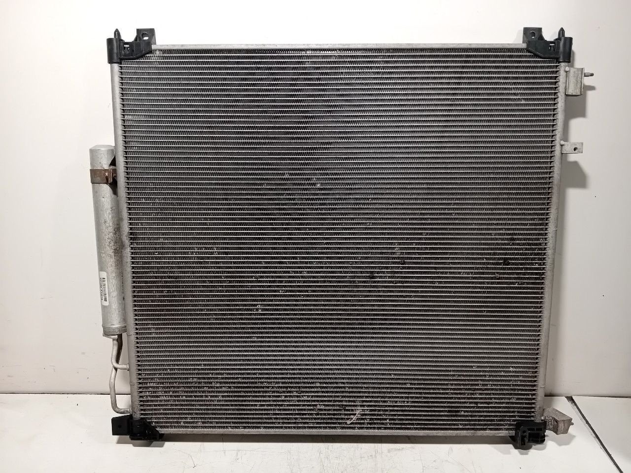 Airco condensor Land Rover Discovery, Onderdelen@venauto.nl, Van der Ven Autorecycling B.V., Ettenseweg 76, 4706 PB Roosendaal, The Netherlands
