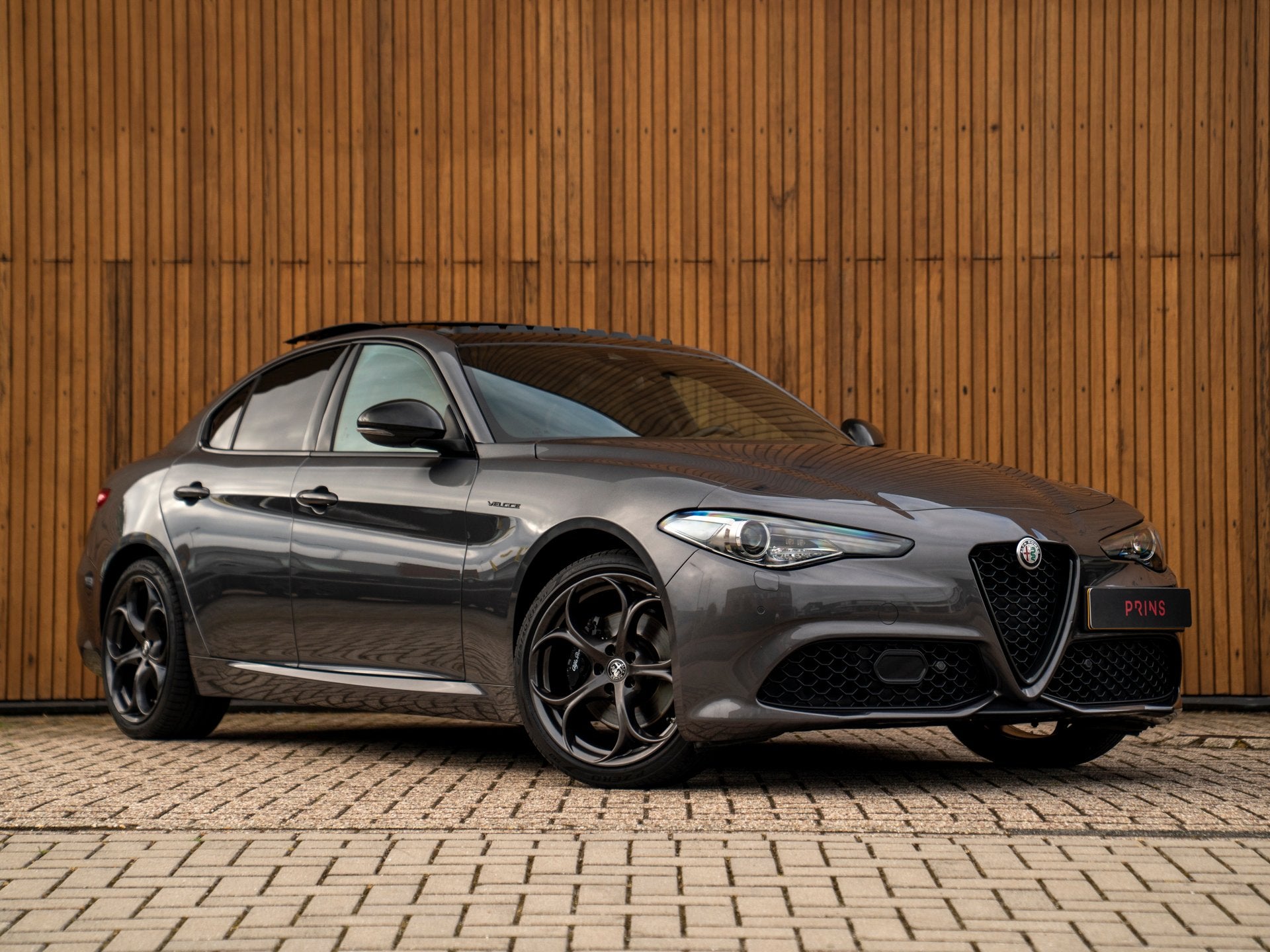 Alfa Romeo Giulia 2.0T Veloce 280pk AWD Full Option! | Pano-, 745 kg, Leder, Bedrijf, Vierwielaandrijving