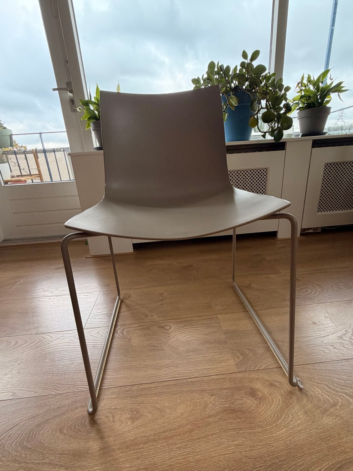 Arper Catifa 46 stoel - Stijlvol en comfortabel, Ophalen, Kunststof, Overige kleuren, Zo goed als nieuw