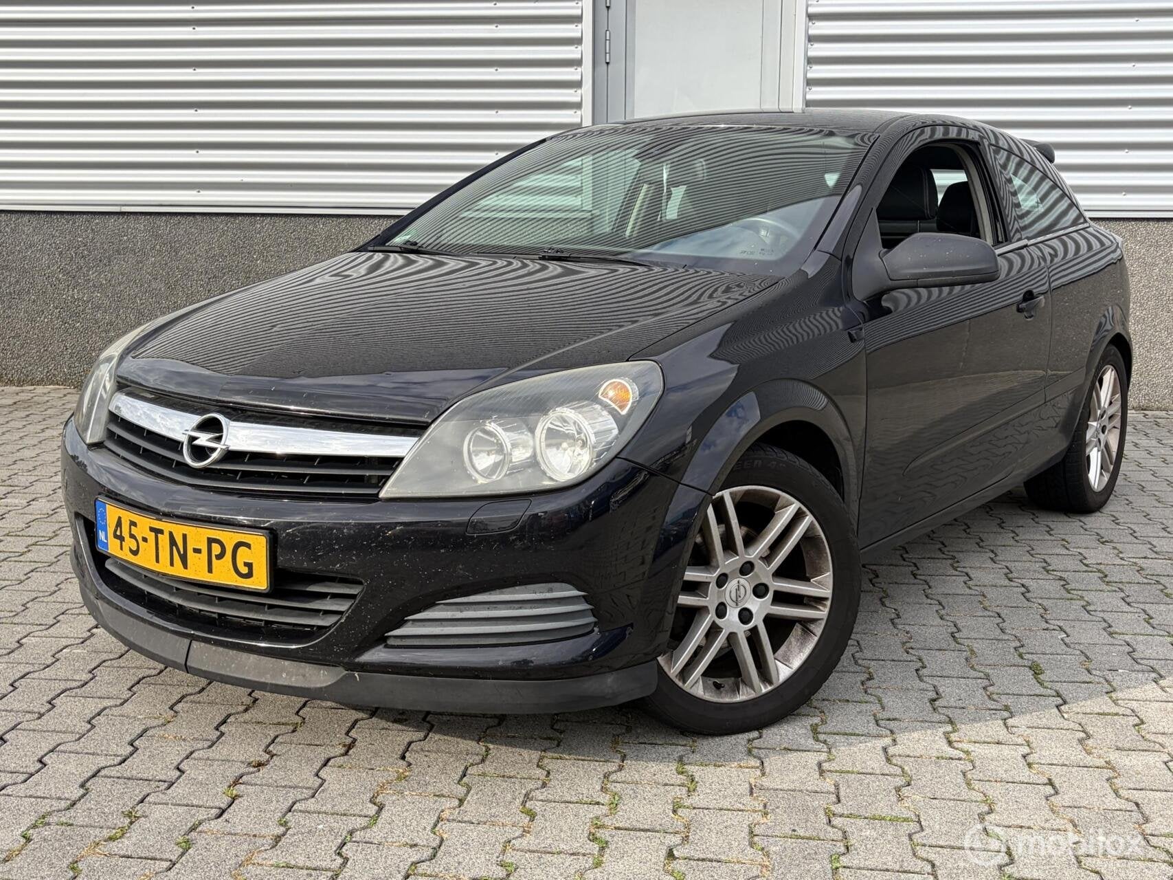 Opel Astra GTC 1.8 Cosmo carplay, Auto's, Voorwielaandrijving, Gebruikt, Zwart, 4 cilinders
