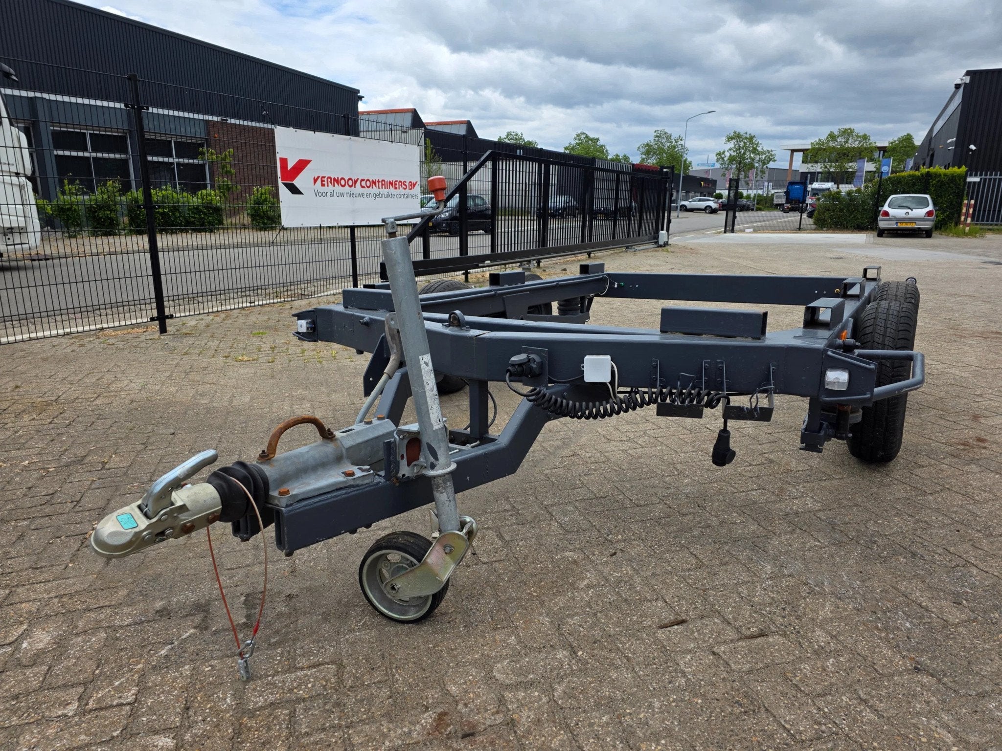 VERNOOY Chassis aanhanger, Dennis, Zo goed als nieuw, Dennis@vernooy.nl, Kellensedwarsweg 9
4004 JC  Tiel, NL