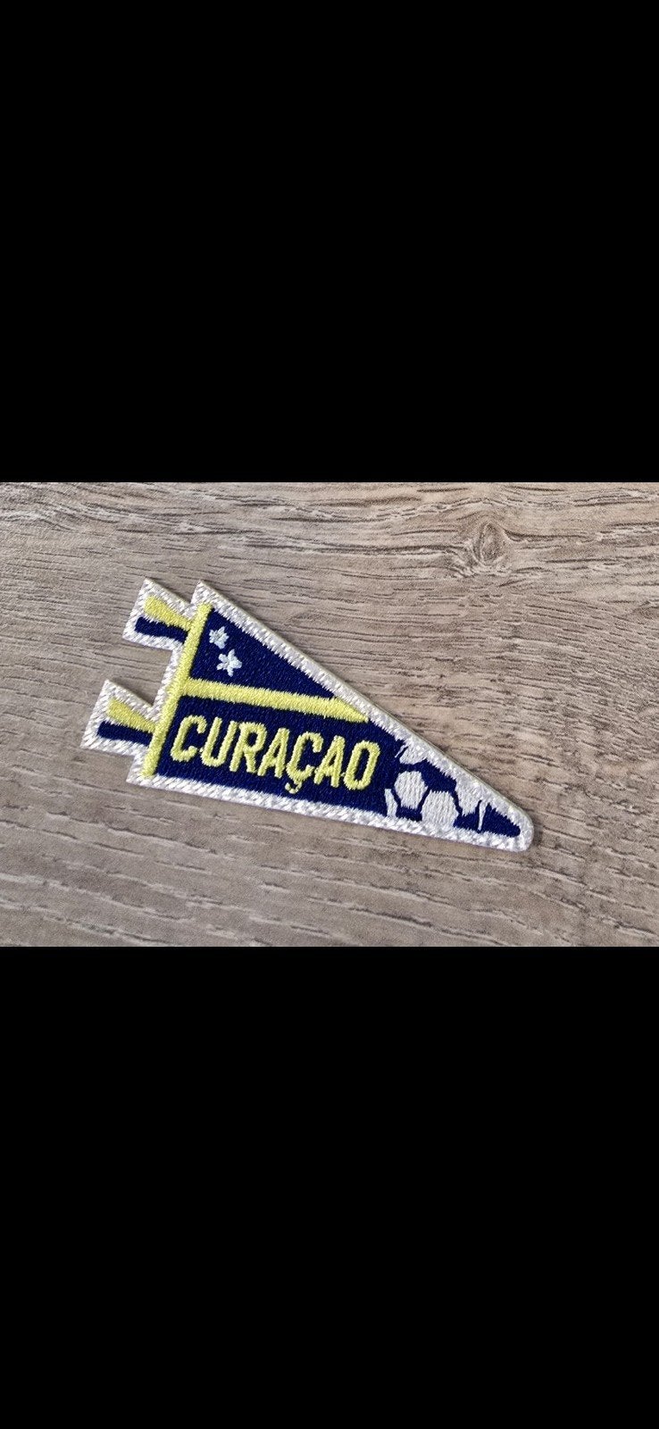 Curaçao Voetbal Embleem jumbo - Strijkpatch / Opnaaipatch, Verzamelen, Ophalen of Verzenden, Buitenlandse clubs