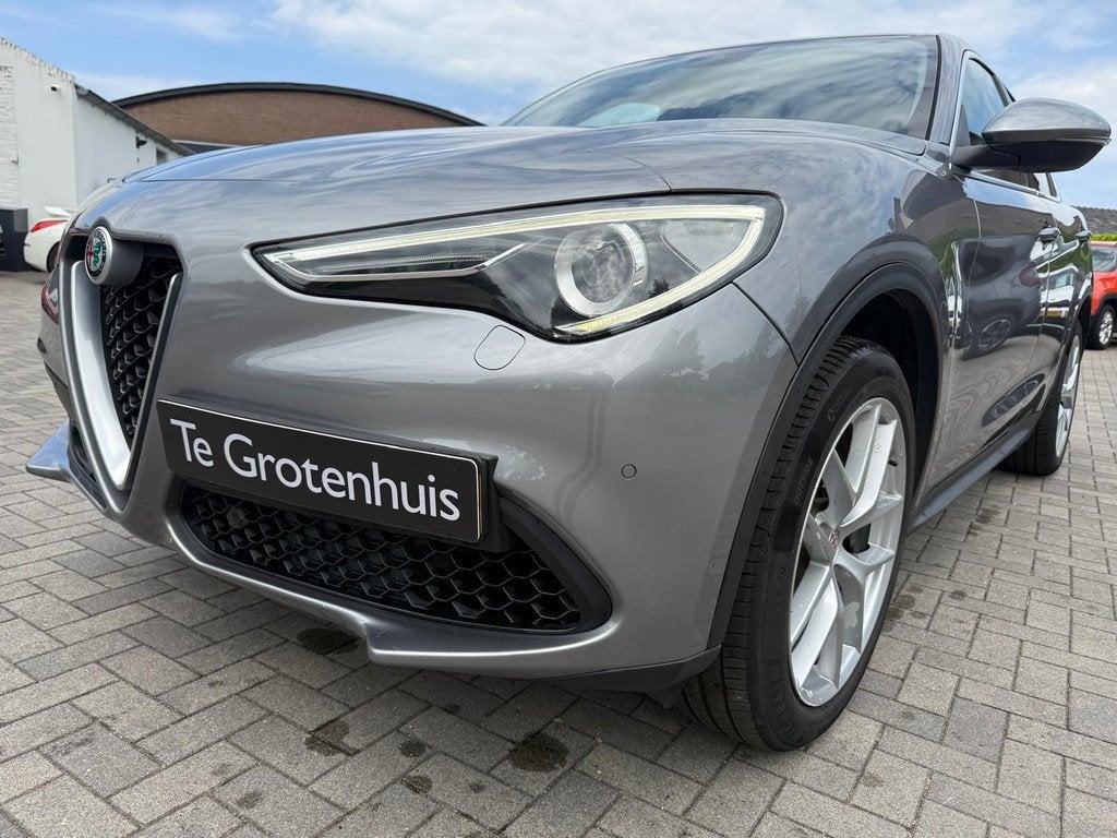 Alfa Romeo Stelvio 2.0 T 280PK AWD Veloce | trekhaak |, Auto's, Alfa Romeo, Automaat, Stof, 4 cilinders, 14 km/l