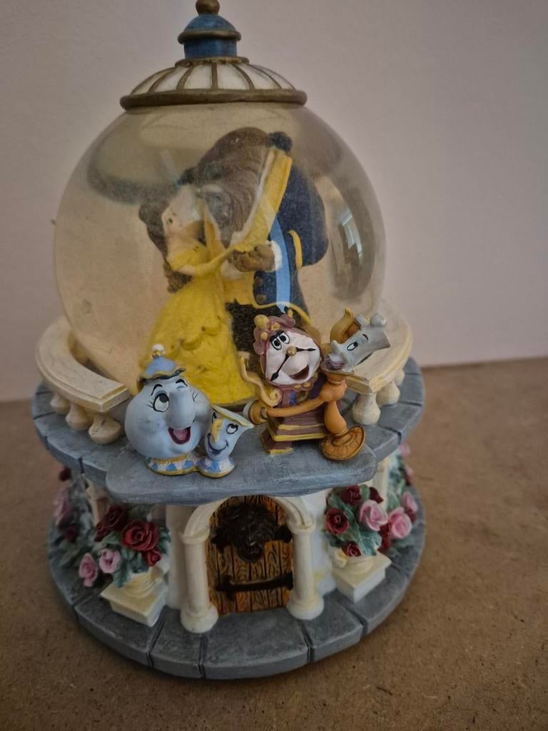 Belle en het Beest Disney globe Disneyland Parijs 1991, Ophalen of Verzenden, Assepoester of Belle, Gebruikt, Beeldje of Figuurtje