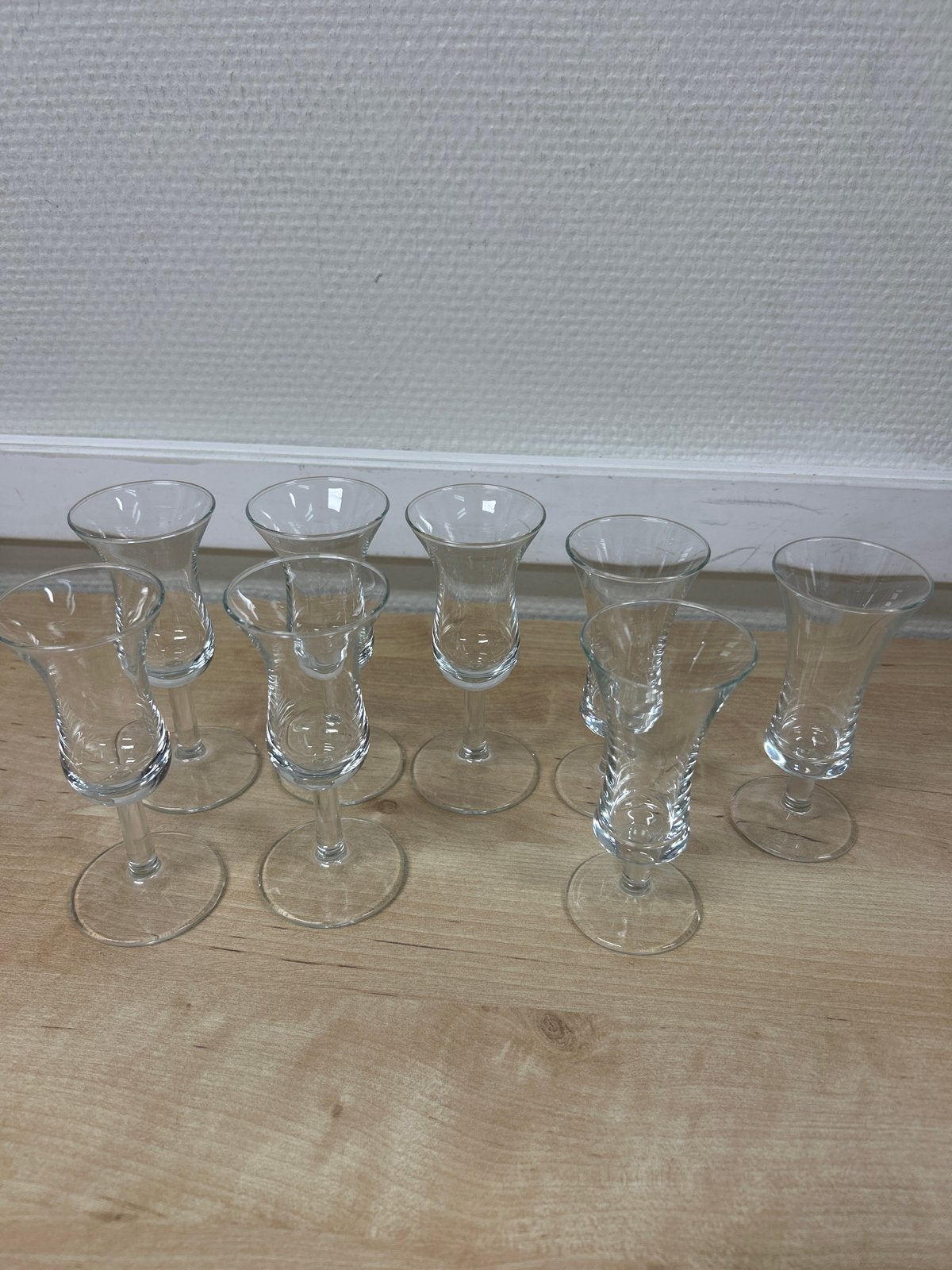 8 stuks borrelglaasjes, waarvan 3 afwijkend, Ophalen